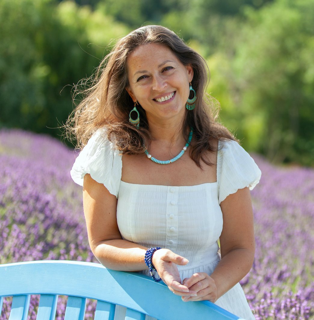 Lena_portrait_lavender_web-square